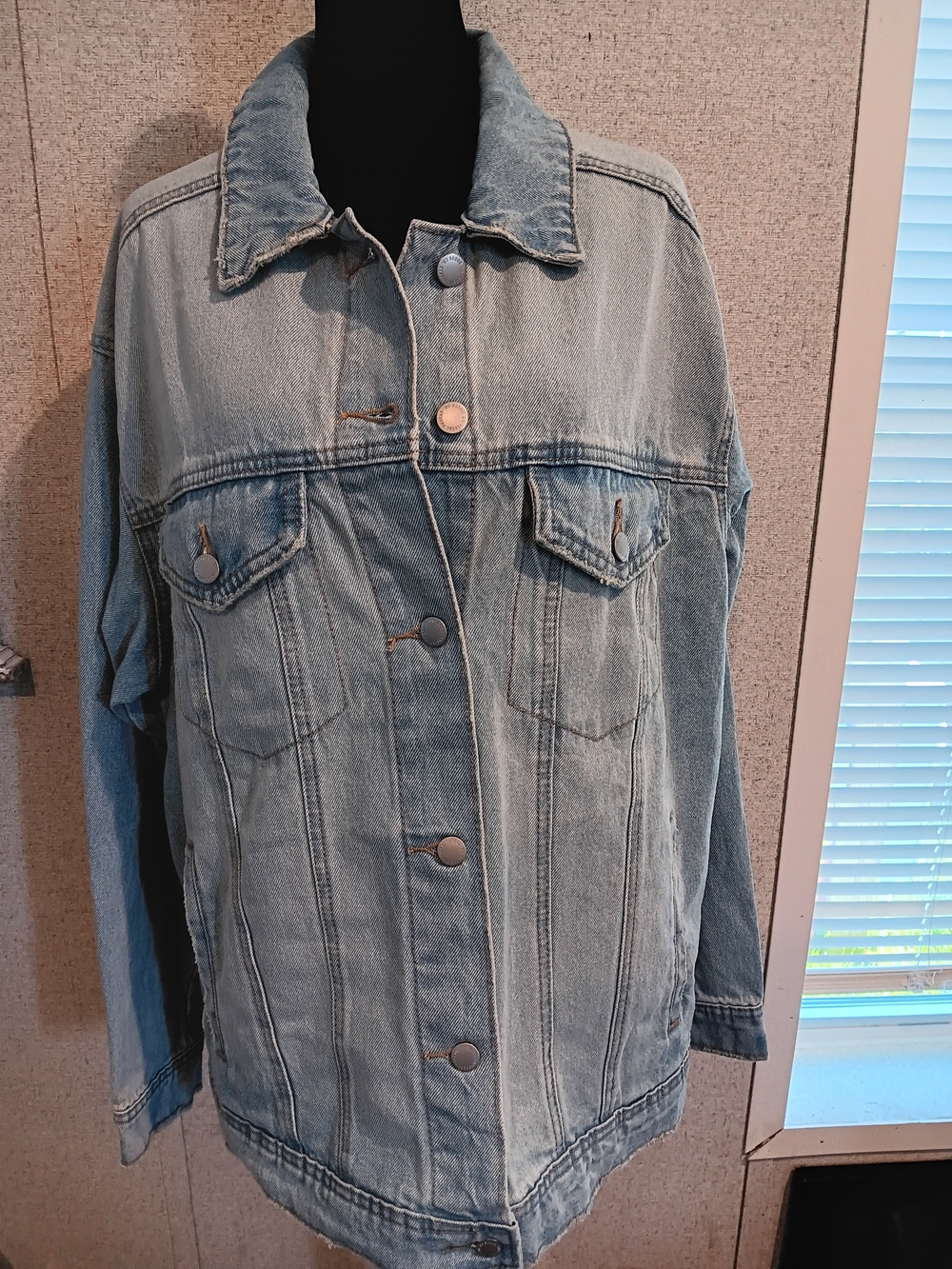 Universal Thread - Light Blue Denim Jacket - Classic Oversized Jean Coat Size XL